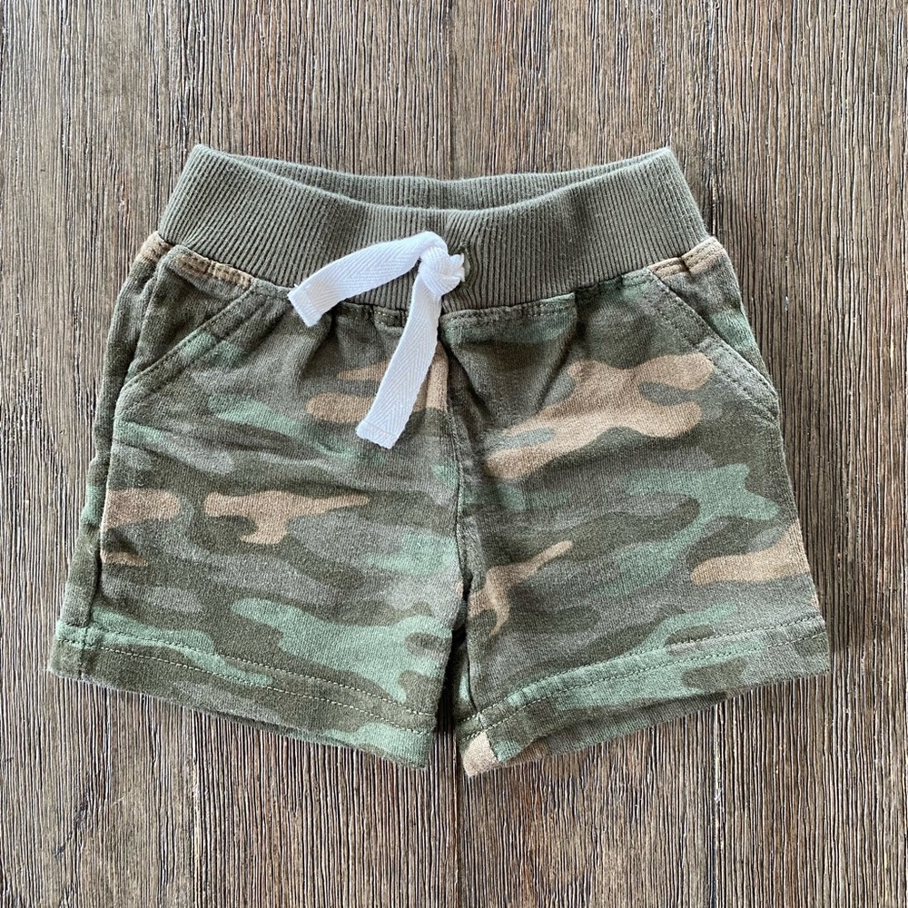 4/$20 Carter’s baby shorts 3 month